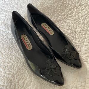 Vintage 80s Connie Black Patent Leather Heels 9 AA Flower Toe Made in Brazil